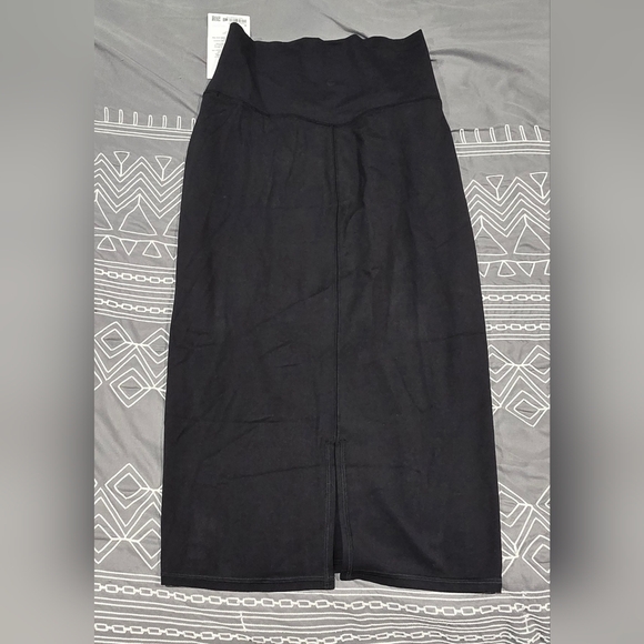 Lululemon Nulu Slim Fit High Waisted Midi Skirt Size 6 - Picture 5 of 11